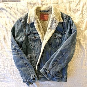 Perfect condition Levi’s Sherpa trucker jacket.